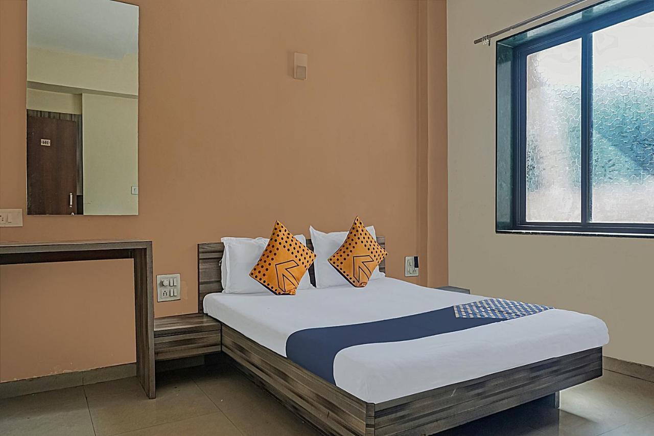 Oyo Flagship 75444 Hotel Kinara Lodging & Boarding Mangvadi Экстерьер фото