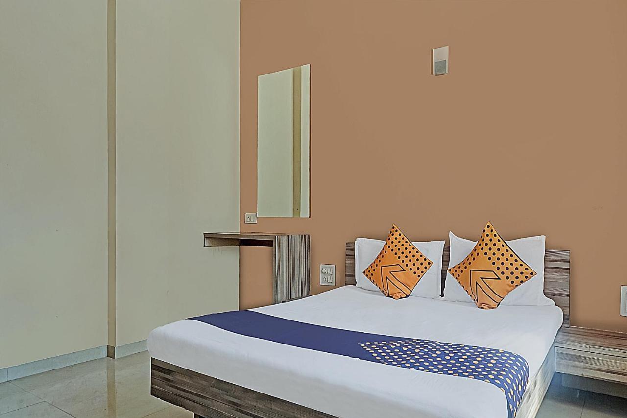 Oyo Flagship 75444 Hotel Kinara Lodging & Boarding Mangvadi Экстерьер фото