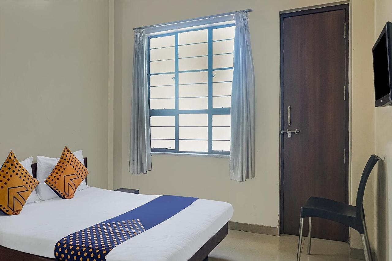 Oyo Flagship 75444 Hotel Kinara Lodging & Boarding Mangvadi Экстерьер фото