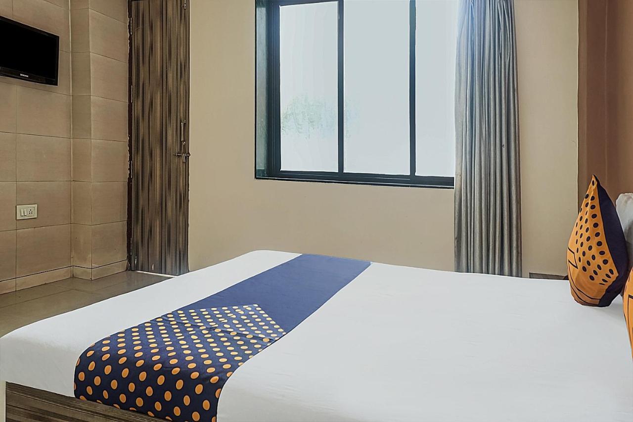 Oyo Flagship 75444 Hotel Kinara Lodging & Boarding Mangvadi Экстерьер фото