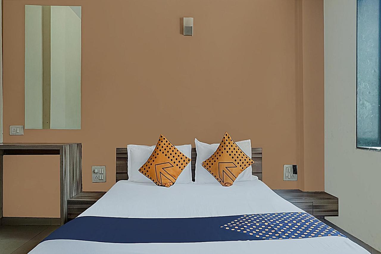 Oyo Flagship 75444 Hotel Kinara Lodging & Boarding Mangvadi Экстерьер фото